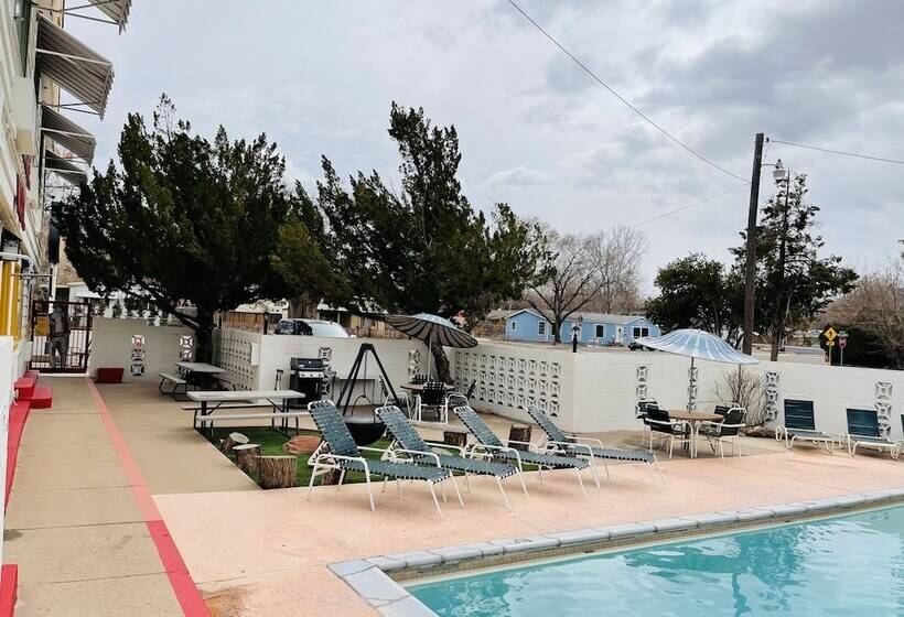 Apache Motel