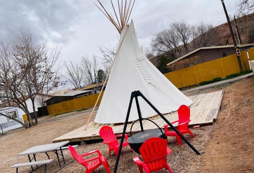 Apache Motel