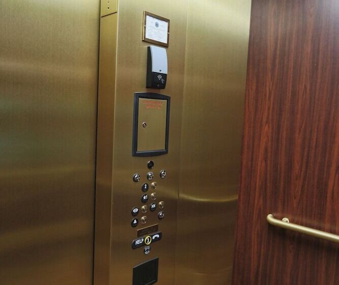 Arrow Hotel