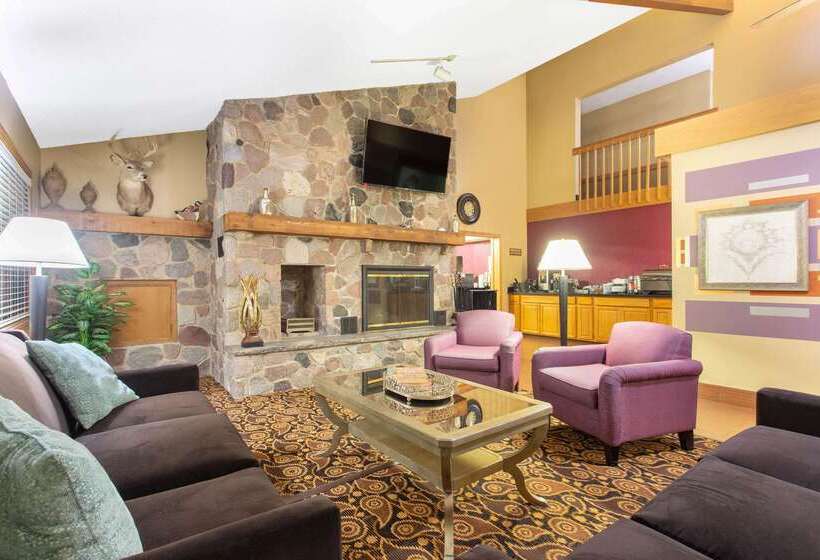 فندق Americinn By Wyndham Elkhorn Near Lake Geneva