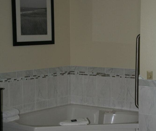 فندق Americinn By Wyndham Elkhorn Near Lake Geneva