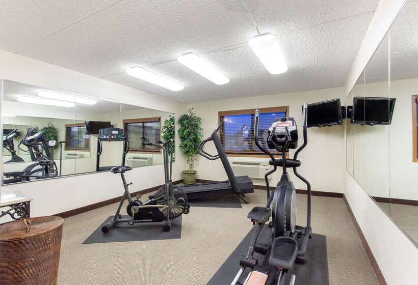 فندق Americinn By Wyndham West Bend