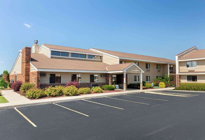 فندق Americinn By Wyndham West Bend