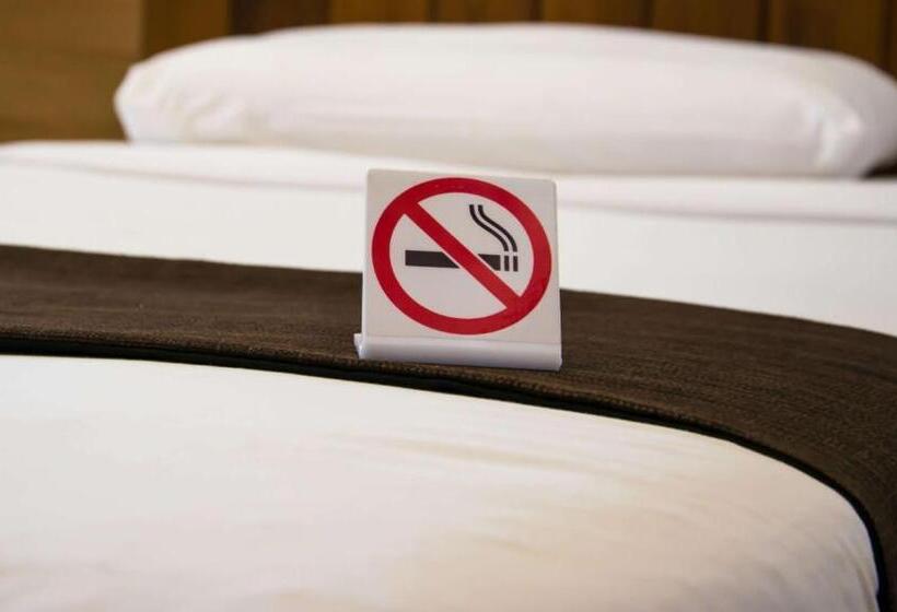 فندق Anchorage Inn Lakeport