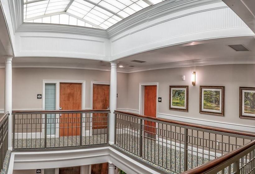 هتل Andrew Pinckney Inn