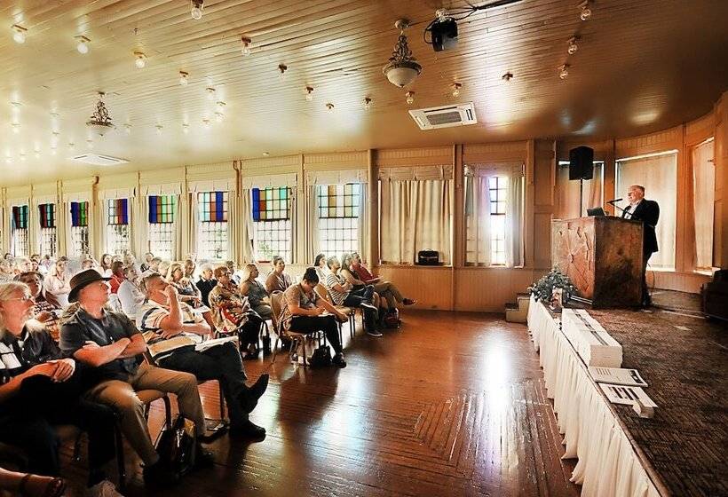 هتل 1905 Basin Park