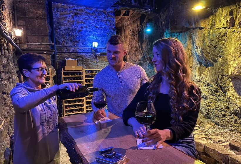 هتل 1905 Basin Park