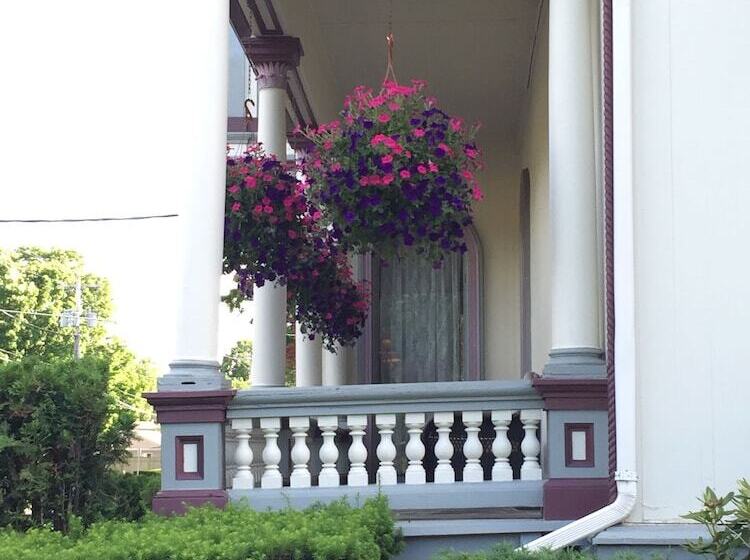 هتل Batcheller Mansion Inn