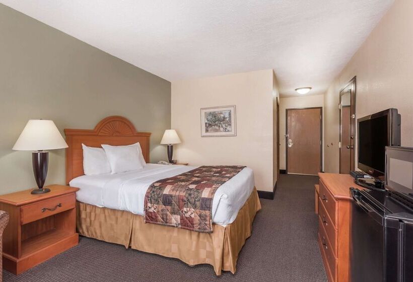 فندق Baymont By Wyndham Lagrange