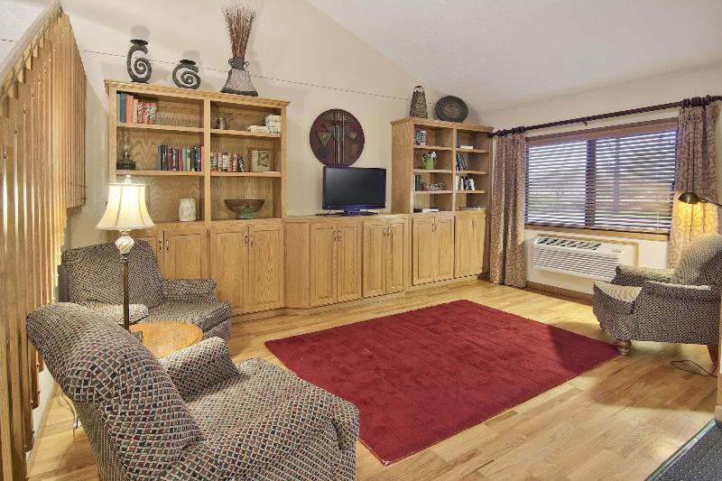 Boarders Inn & Suites By Cobblestone Hotels   Faribault