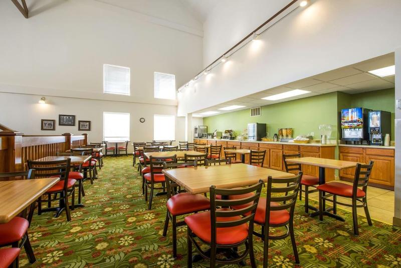 בית מלון כפרי Brookwood Inn Branson
