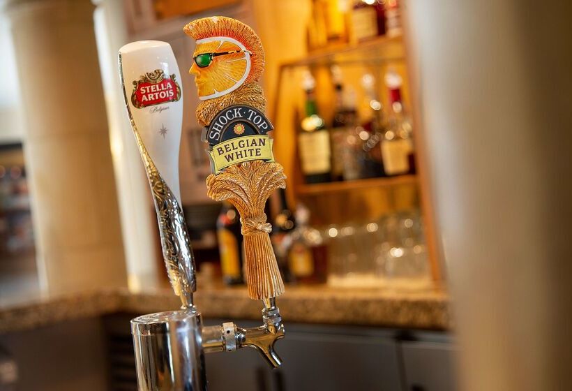 هتل Coast Burbank