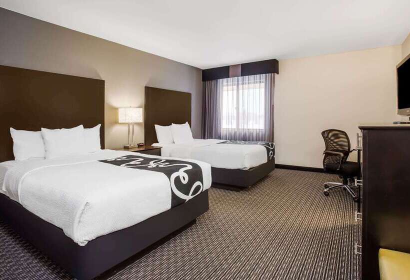 هتل La Quinta Inn By Wyndham Oshkosh