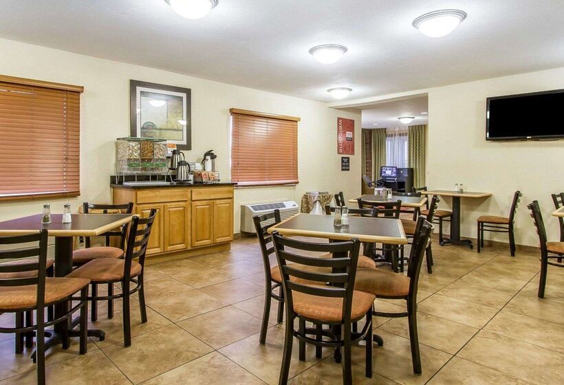Отель Quality Inn Macomb Near University Area