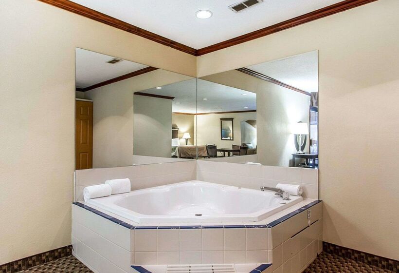 Отель Quality Inn Macomb Near University Area