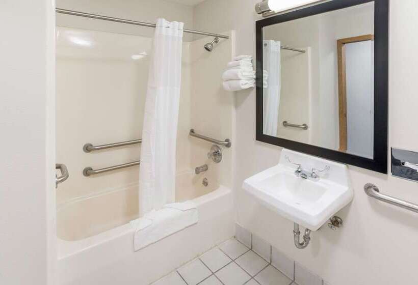 Отель Quality Inn