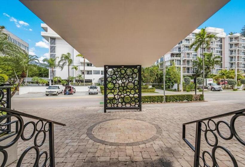 هتل The Landon Bay Harbor Miami Beach