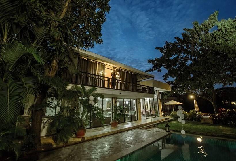 הוסטל Samathi Lake Resort