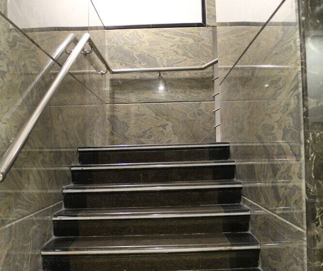 호텔 Karpagam International