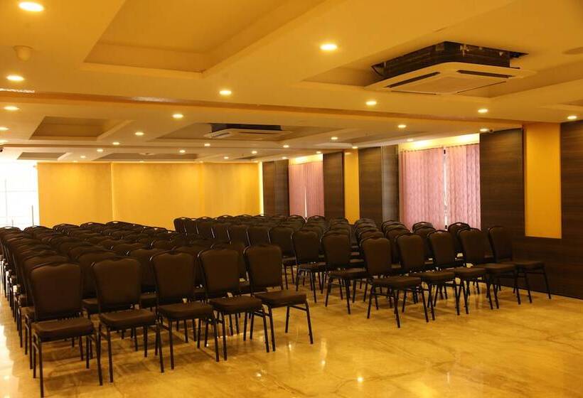 호텔 Karpagam International