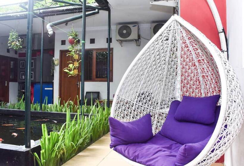 Пансион Reddoorz Plus Near Hartono Mall