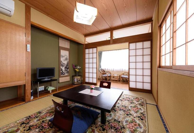 Рёкан Yufuin Onsen Oyado Jinnouchi