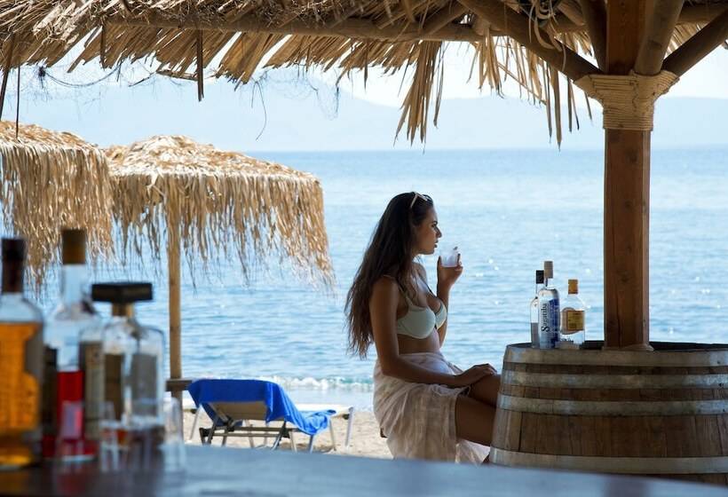 פנסיון Makis Inn Resort