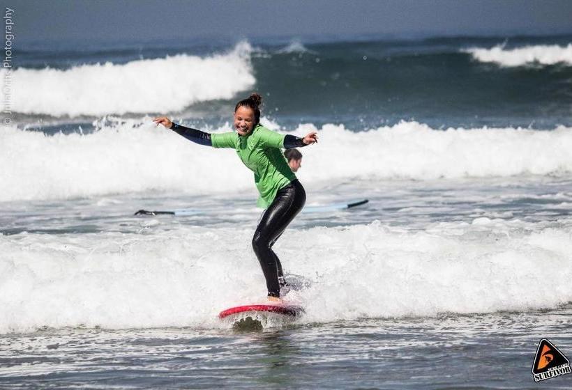 ペンション Surfivor Surf Camp