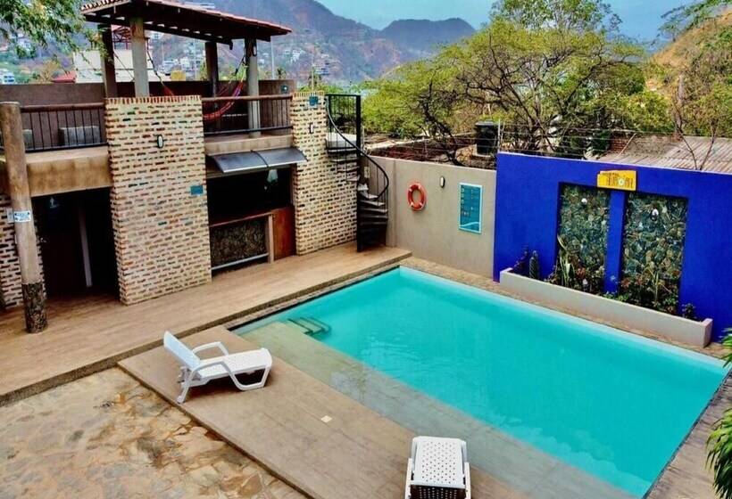 هاستل Hostal Aurora, Smith Lodging