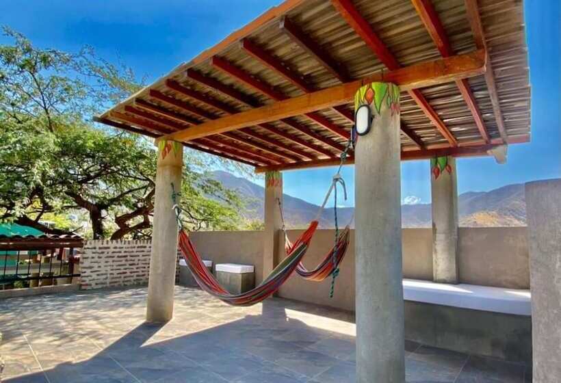 هاستل Hostal Aurora, Smith Lodging