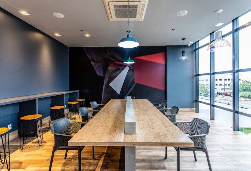 בית מלון כפרי Ibis Palmas Avenida Jk