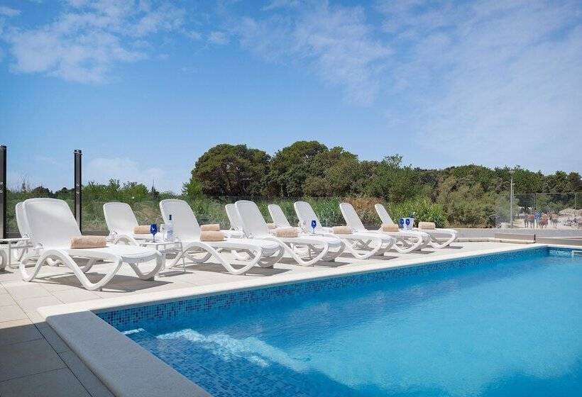 Kaneo Beach Hotel Novalja