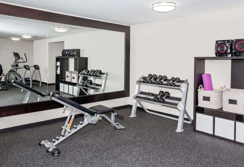 בית מלון כפרי Baymont By Wyndham Glenview