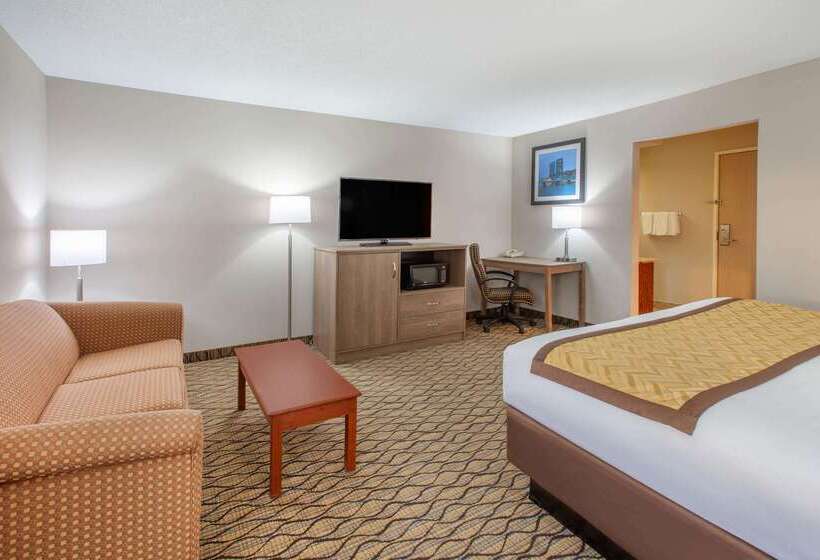 هتل Baymont By Wyndham Grand Rapids Airport