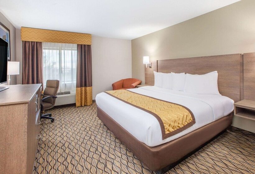 هتل Baymont By Wyndham Grand Rapids Airport