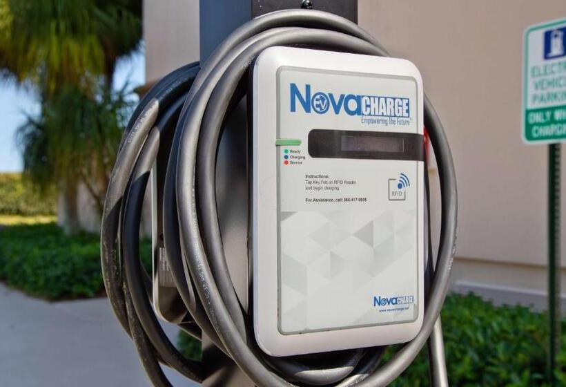 فندق Best Western Plus Ambassador Suites