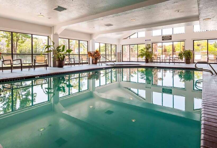 בית מלון כפרי Best Western Plus Cottontree Inn