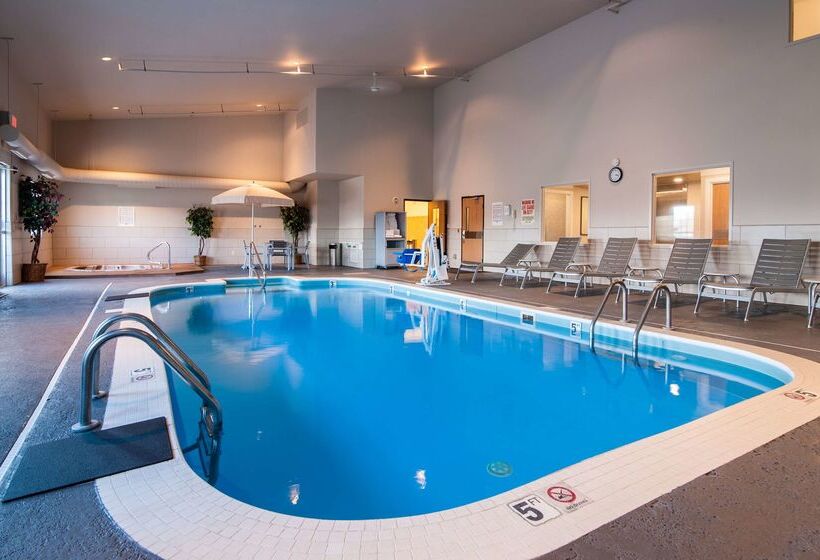 فندق Best Western Plus University Park Inn & Suites