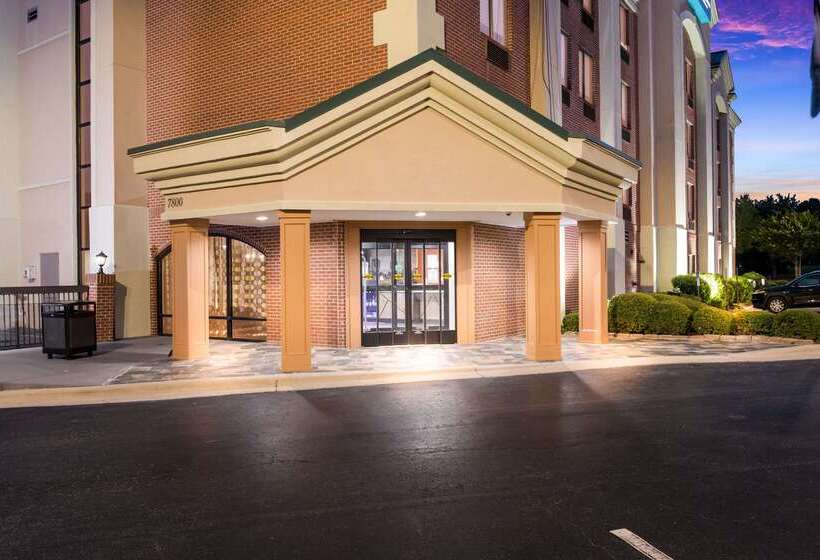 هتل Clarion Pointe Greensboro Airport