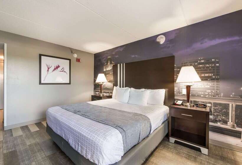 هتل Clarion Pointe Greensboro Airport