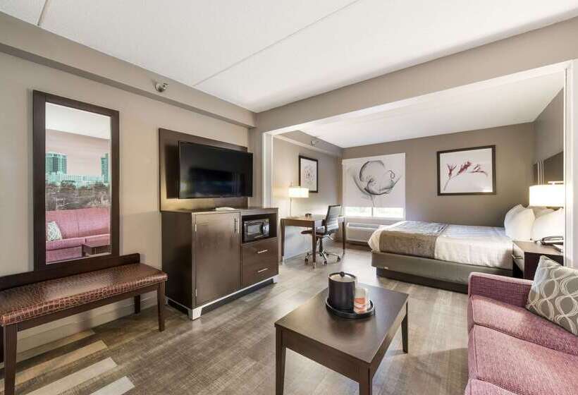 هتل Clarion Pointe Greensboro Airport