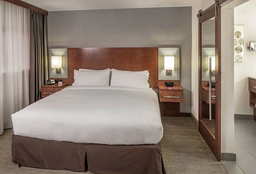 هتل Doubletree By Hilton Omaha Southwest