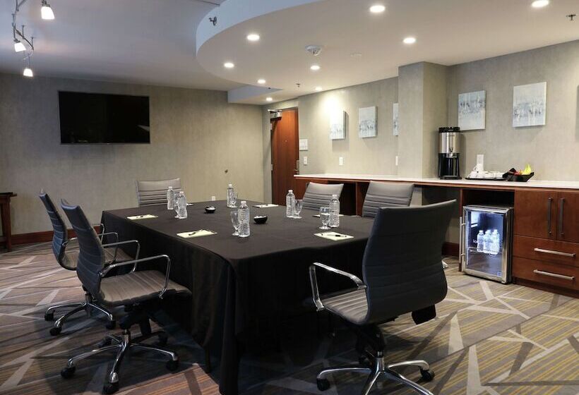 هتل Doubletree By Hilton Omaha Southwest