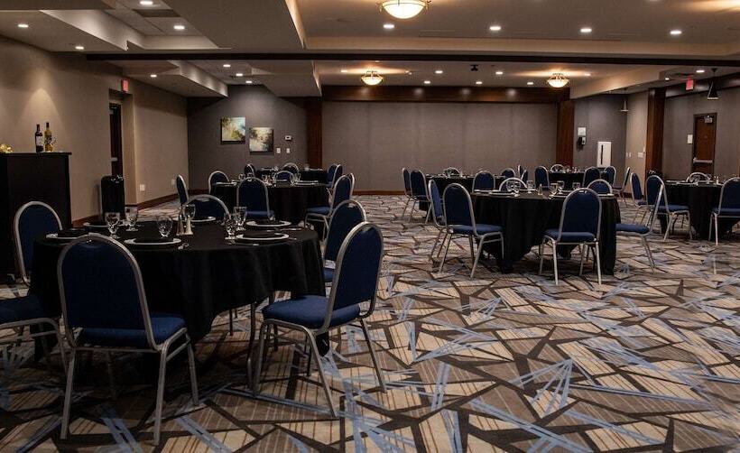هتل Doubletree By Hilton Omaha Southwest