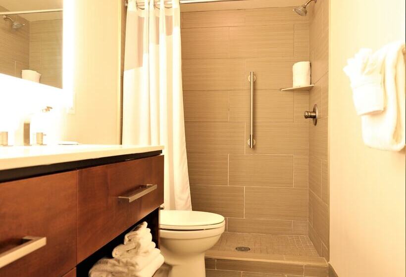 هتل Doubletree By Hilton Omaha Southwest