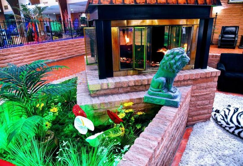 בית מלון כפרי Douglas Inn And Conference Center