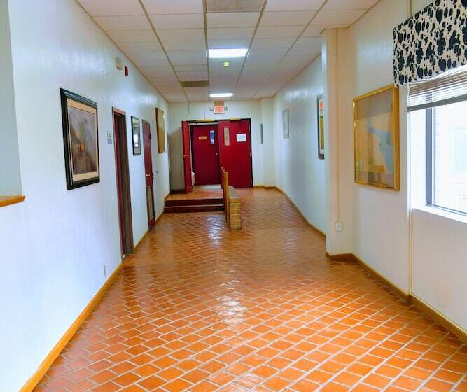 בית מלון כפרי Douglas Inn And Conference Center