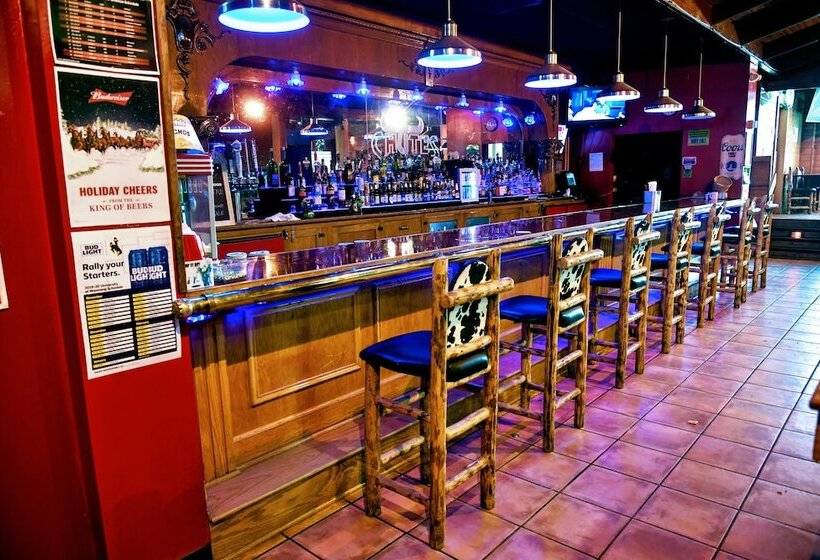 בית מלון כפרי Douglas Inn And Conference Center
