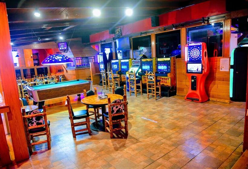 בית מלון כפרי Douglas Inn And Conference Center