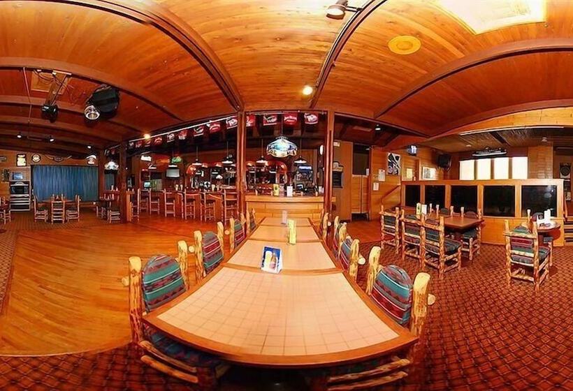 בית מלון כפרי Douglas Inn And Conference Center